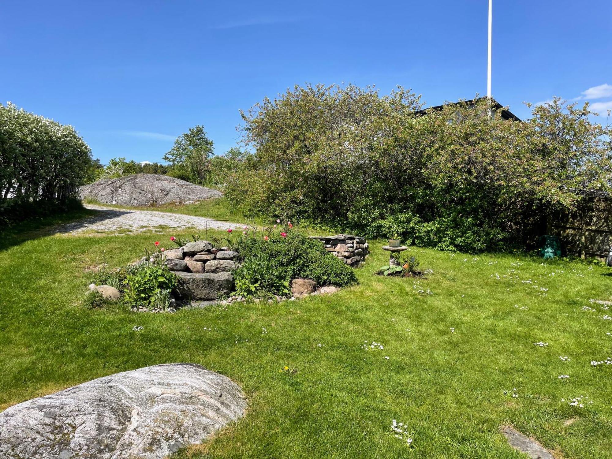 Cabin At The Sea Close To Public Beach With A Jumpingtower Hoviksnas Exterior photo