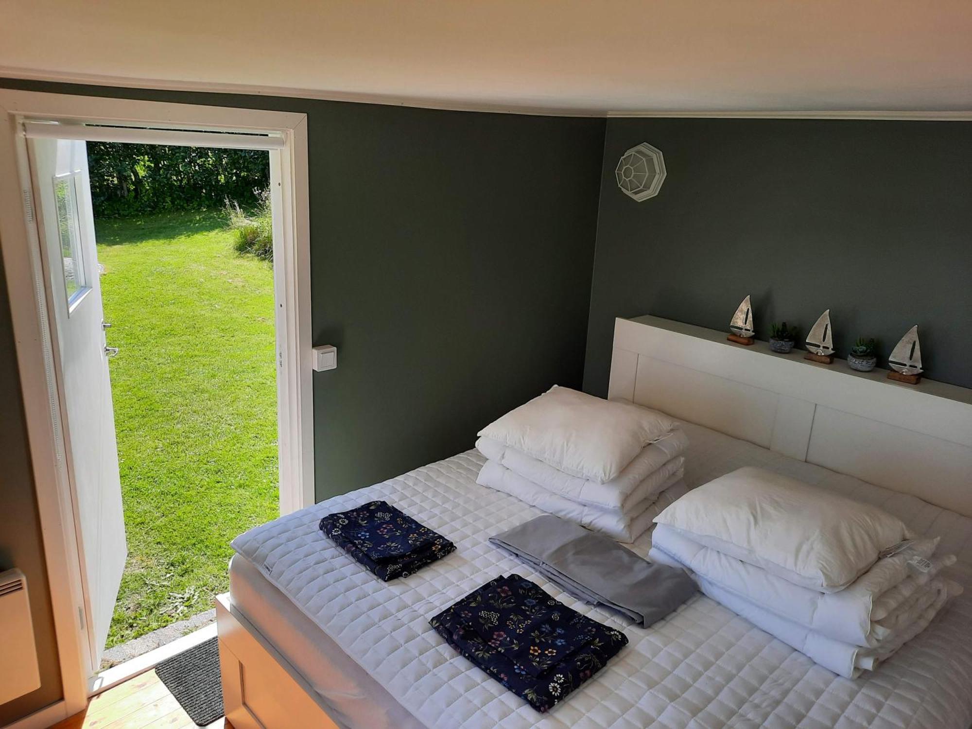 Cabin At The Sea Close To Public Beach With A Jumpingtower Hoviksnas Exterior photo